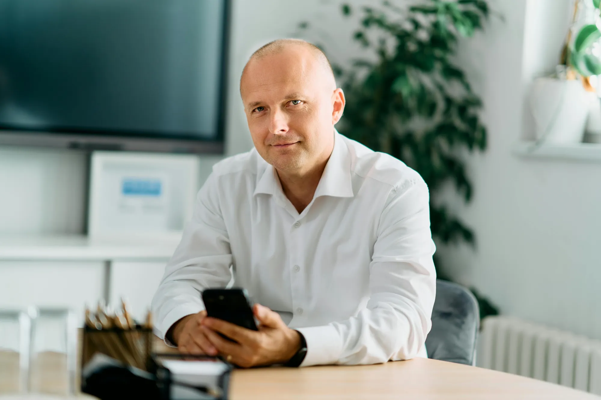 Person i kontorsmiljö – Habitech FAQ